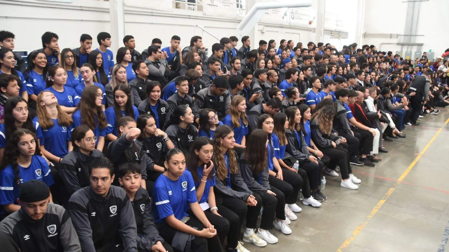 Abanderan a deportistas